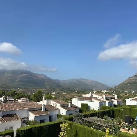 Stunning Mountain Views! Private With Fabulous Communal Pool! Holiday home