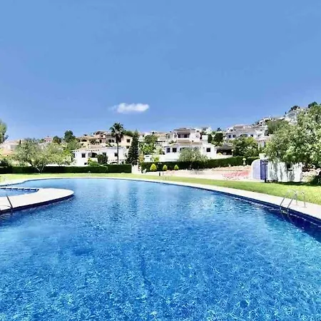 Stunning Mountain Views! Private With Fabulous Communal Pool! Holiday home