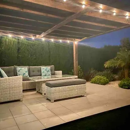 Stunning Mountain Views! Private With Fabulous Communal Pool!
