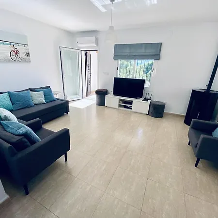 Stunning Mountain Views! Private With Fabulous Communal Pool! *