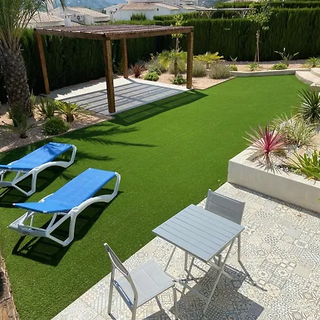 Stunning Mountain Views! Private With Fabulous Communal Pool! Holiday home *