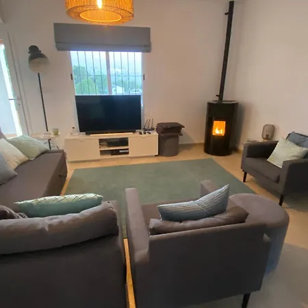 Holiday home Stunning Mountain Views! Private With Fabulous Communal Pool!